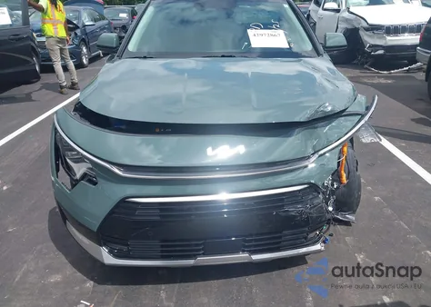 2024 Kia Niro Plug-In Hybrid Sx Touring z USA, uszkodzony, nr VIN KNDCR3LFXR5146670